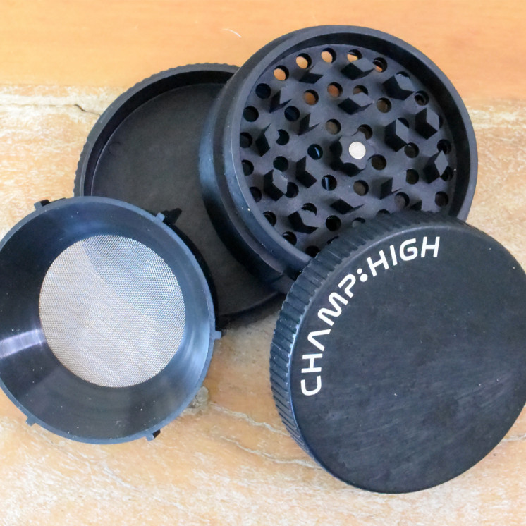 Grinder CHAMP HIGH 70 mm noir – 4 parties