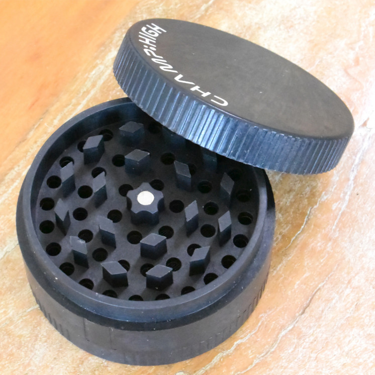 Grinder CHAMP HIGH 70 mm noir – 4 parties