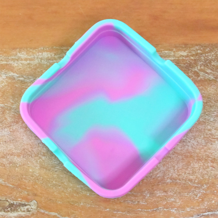 Cendrier en silicone rose & bleu – résistant à la chaleur, incassable.