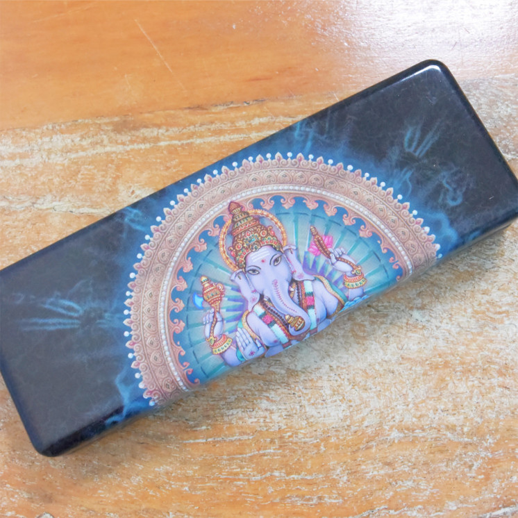 Étui pour feuilles Black Leaf avec compartiment pour filtres.