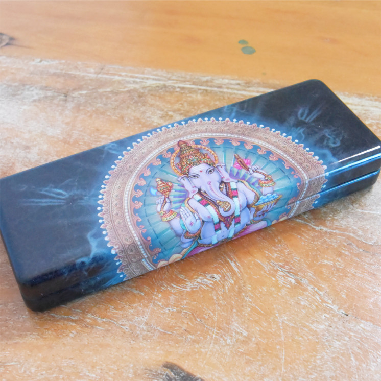 Étui pour feuilles Black Leaf avec compartiment pour filtres.