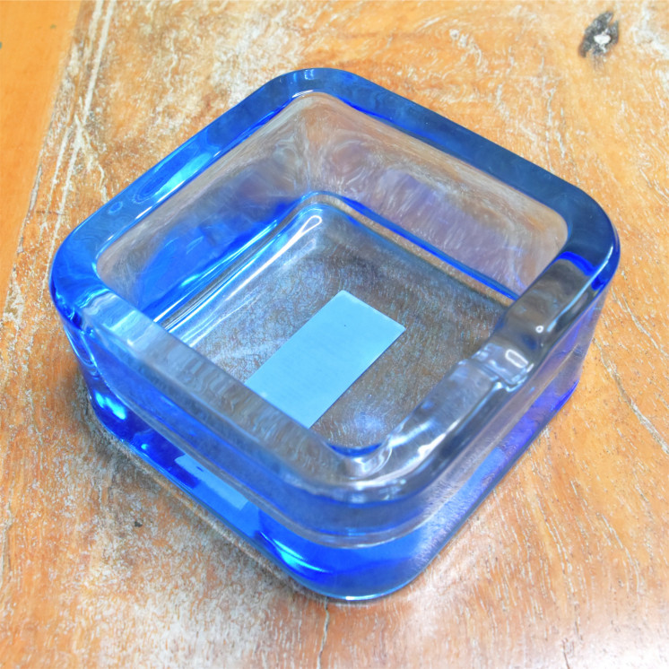 Cendrier carré en verre – 7,5 x 7,5 cm