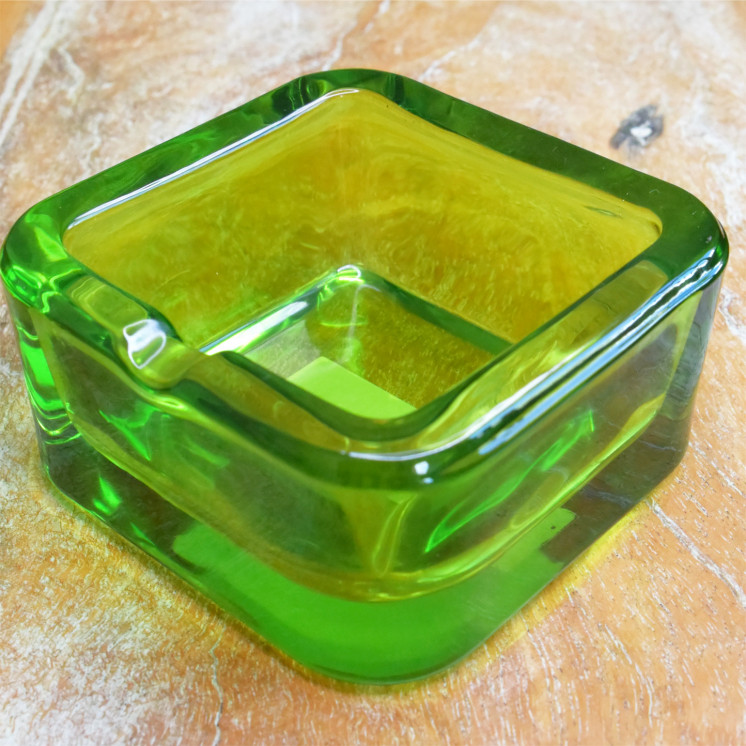 Cendrier carré en verre – 7,5 x 7,5 cm